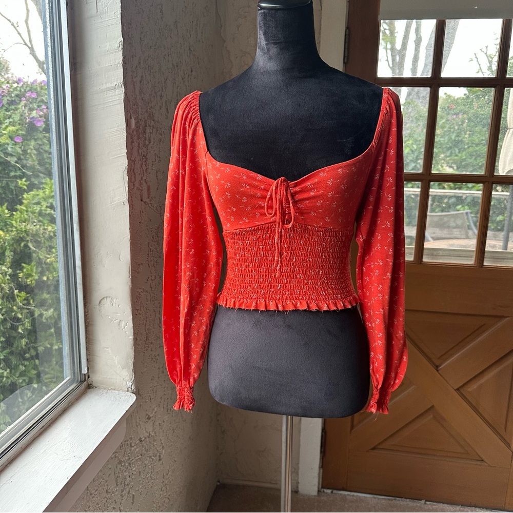 🦋 Urban Outfitters Red Floral Smocked Sweetheart Neckline Long Sleeve Blouse